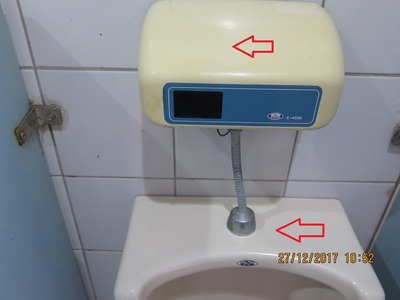 廁所5  箭頭處請擦拭、刷洗、傾倒