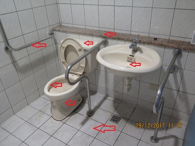 殘障廁所  請掃拖擦拭